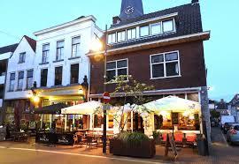 singleparty sing; lesfeest vrijgezellenfeest singles uitgaan Bij De Buren Zutphen DatingOost singleparty singlescafe 24 mei 2025