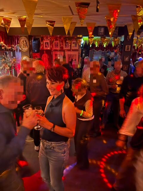 cafe-'t-wiefke-Losser-DatingOost-singleparty-singlesfeest-singles-vrijgezel-singles-single-vrijgezellenfeest-Losser-alleenstaand-datingsite-dating-oost-DatingOost.nl-datingbureau-datingsite-datingbureau-Getty-bemiddelingsbureau-Sylvia-Grunder-matchmaker-eigenaar-Dating-Oost-Getty-Schepers-oprichter-matchmaker-datingoost-almelo-verliefd-partner-singleparty-singlesfeestje-singlesfeest-singlescafe-singlesparty-wiefke-losser